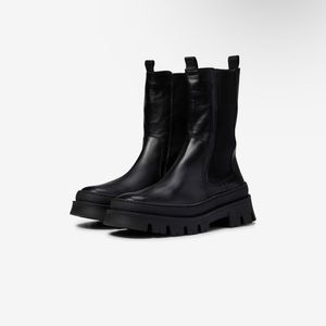 Kenneth Cole Women's Maple Chelsea Boots 👢